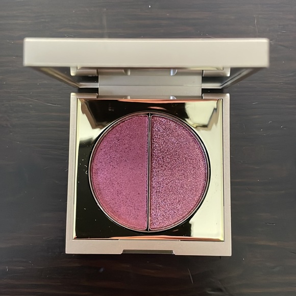 Stila Vivid & Vibrant Eye Shadow Duo in Garnet - Picture 4 of 5